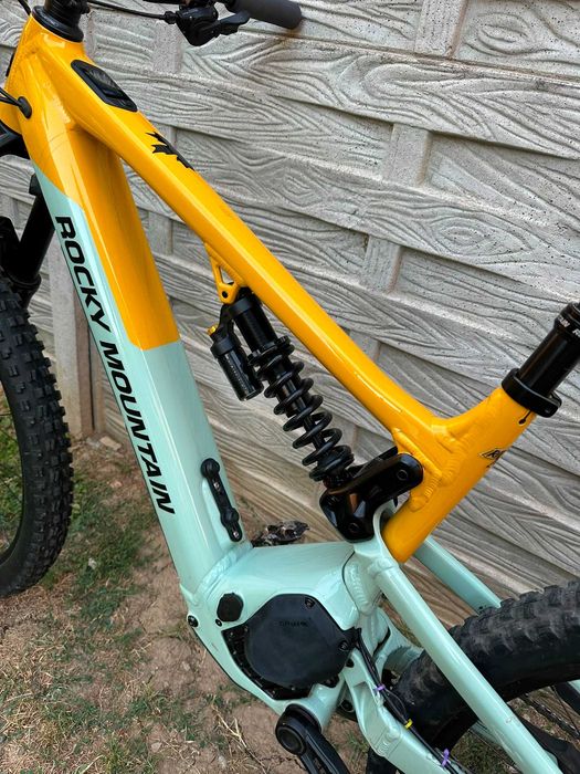 E-Bike Rocky Mountain Altitude Powerplay  UNIC PROP/ACTE Alloy Rockshox Domain / Marzzochi shock 170/160 bicicleta electrica  108Nm peste Bosch Yamaha