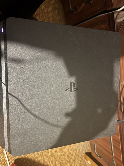 Ps 4 Slim 1 TB няма Джоистик