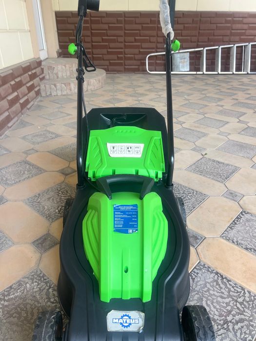 Продается газонокосилка