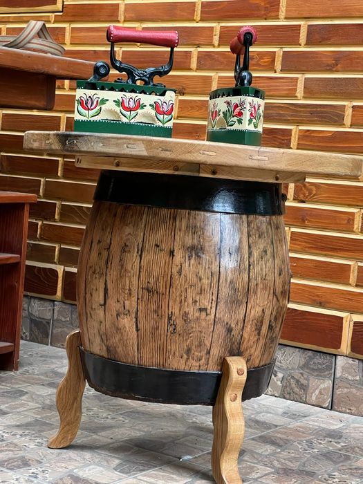 Măsuță cu picior din butoiad