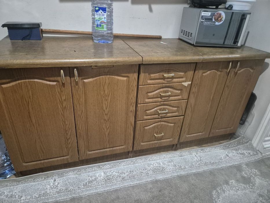 ПРОДАЮ свою Кухонную Мебель 1.5 млн сум , из чистого дерева