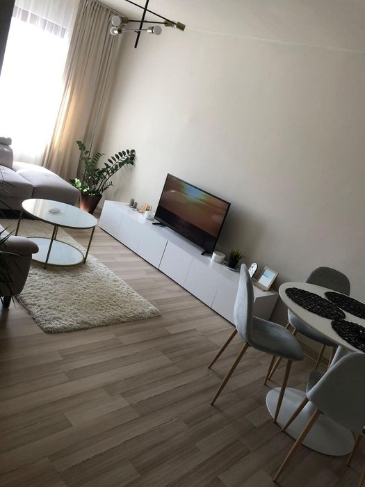 Închiriez apart. 3 camere Decebal Oradea