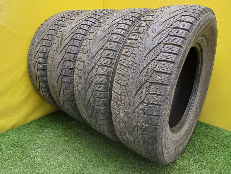 Шины 245/70 R16 Nokian комплект.