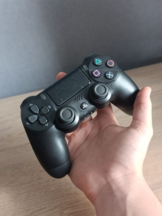 Продам playstation 4 slim на 500гб