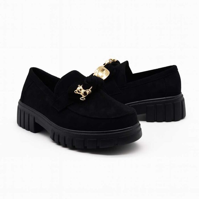 Дамски черни мокасини от еко велур със златист аксесоар