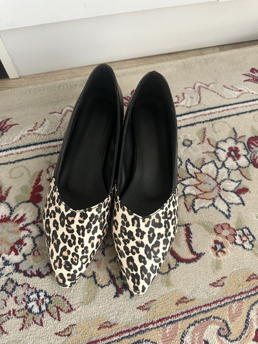 Етік, аяқ киімдер, киімдер