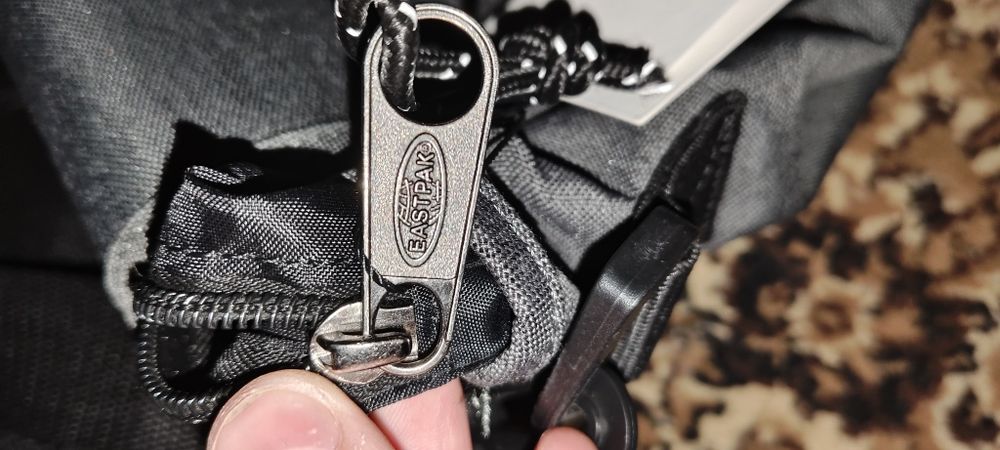 В продаже сумка Eastpak delegated 077