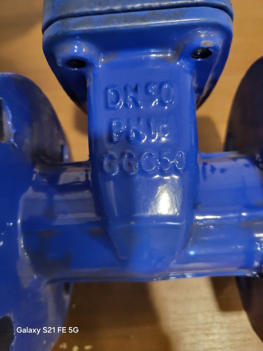 Продам задвижки металлические