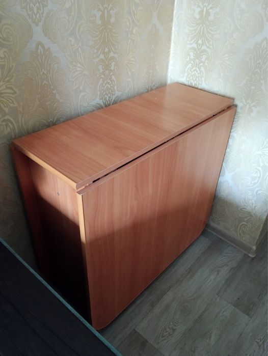 Продам стол книжка