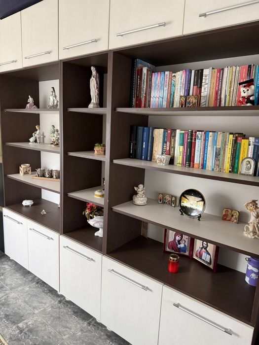 Vând mobila de camera