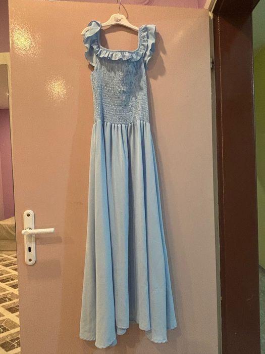 Светло синьо рокля