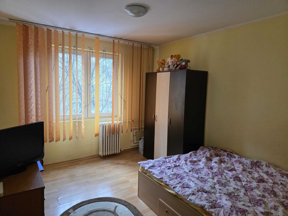 Vand apartament 3 camere Crangasi