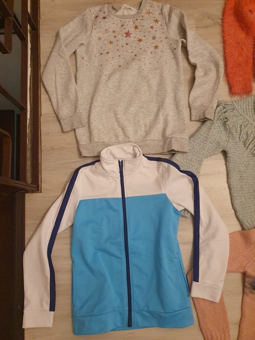 Lot haine fetiță 8-10 ani + 8 CD cadou