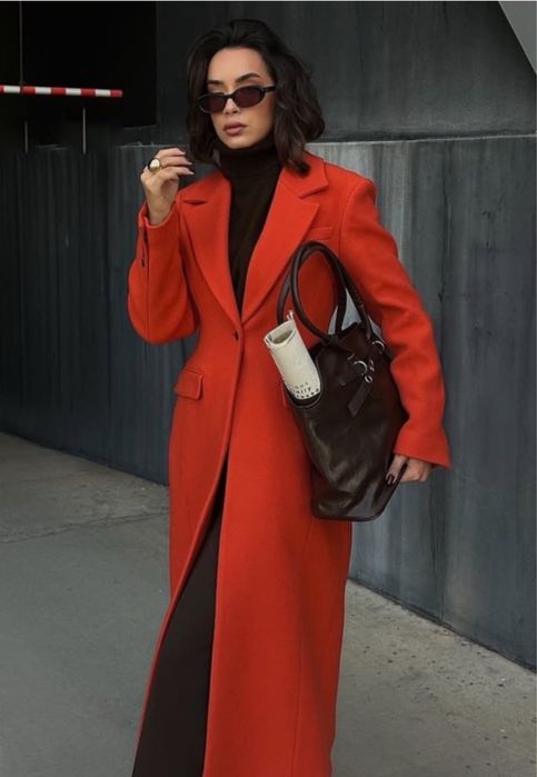 Портокалово палто Zara, втален модел . 75 % вълна Manteco