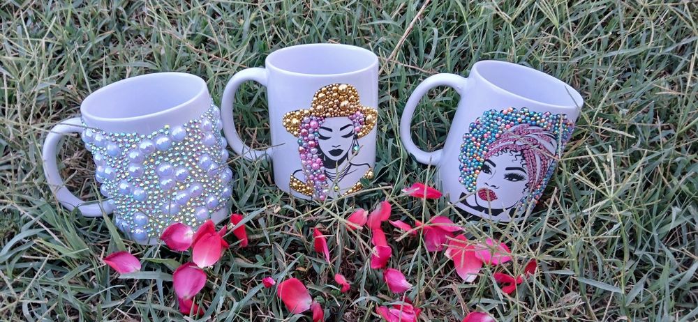 Aranjamente ceara ,cadouri ,cani si scrumiere incrustate cu pietre