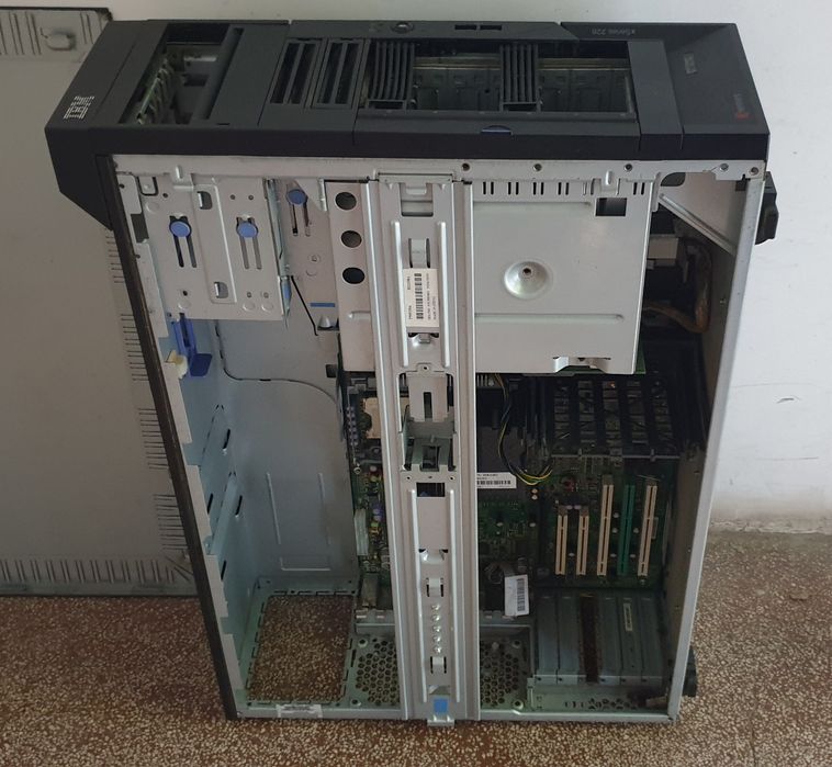 Carcasa server IBM tower