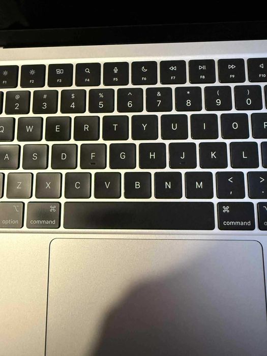 MacBook Air M2 13.6” 8GB RAM – Space Gray