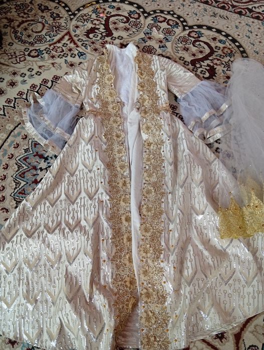 Ansambl yangi, 3 4marta kiyilgan