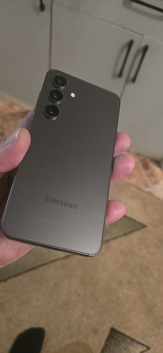 Самсунг  S 24! Почти новый!