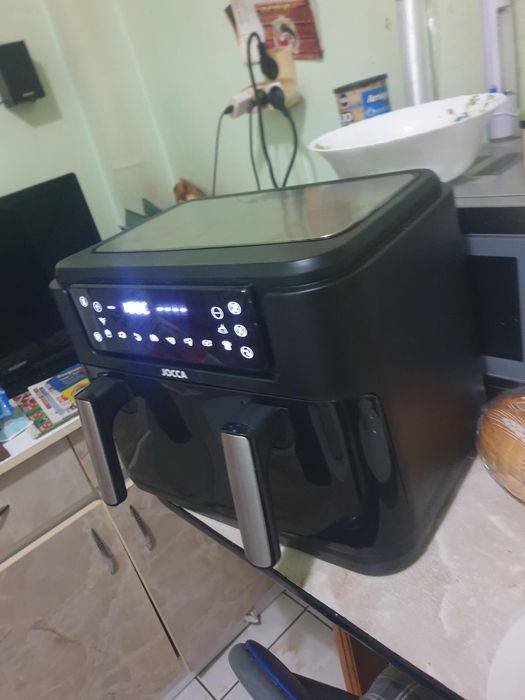 Vand air fryer nou la cutie