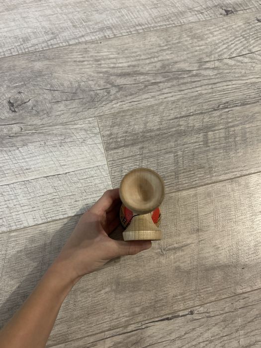 Vând kendama krom bonz