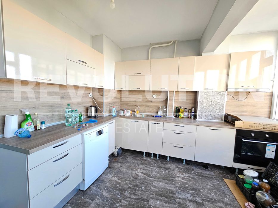 Продава се Тристаен апартамент в Пловдив, Гагарин - 86 кв.м за 1652 €/кв.м - Снимка #1