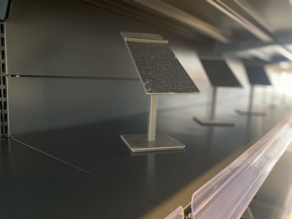 Нови стелажи за магазин сив цвят НАЛИЧНИ