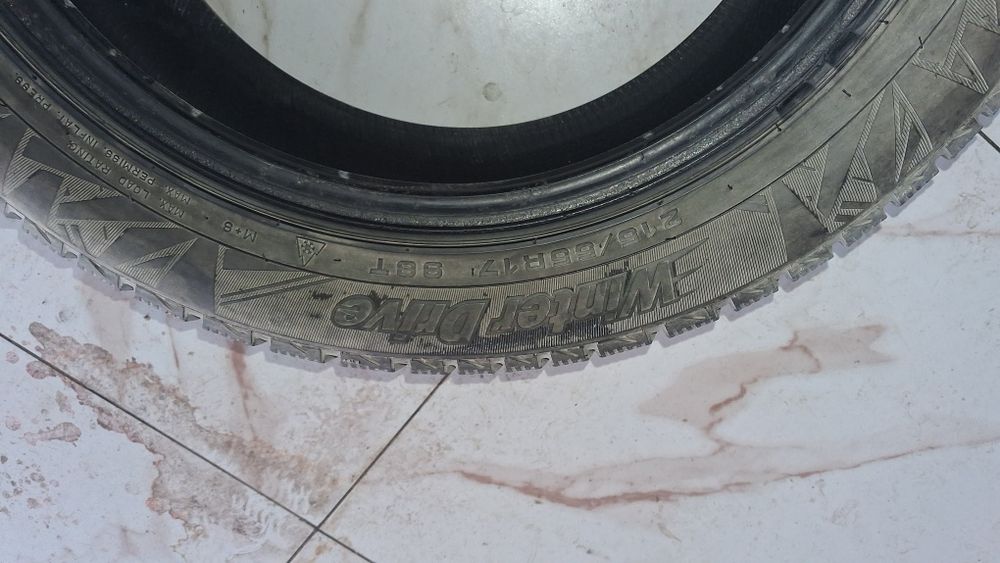 Продам комплект шин