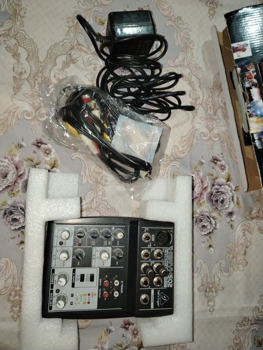 Miksherniy pult Behringer XENYX 502  sotiladi