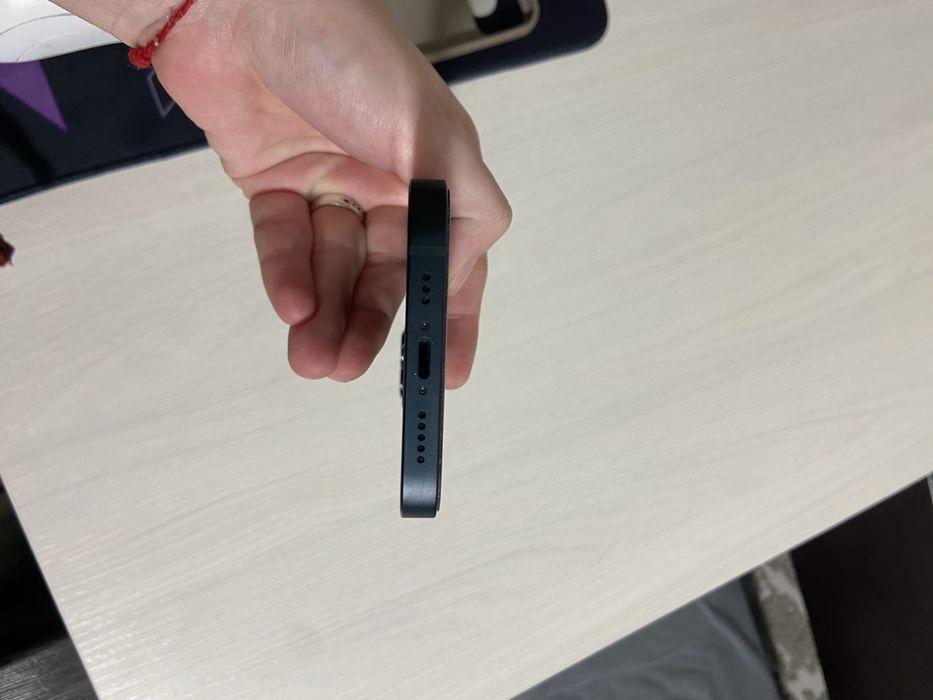 Продам Айфон 13