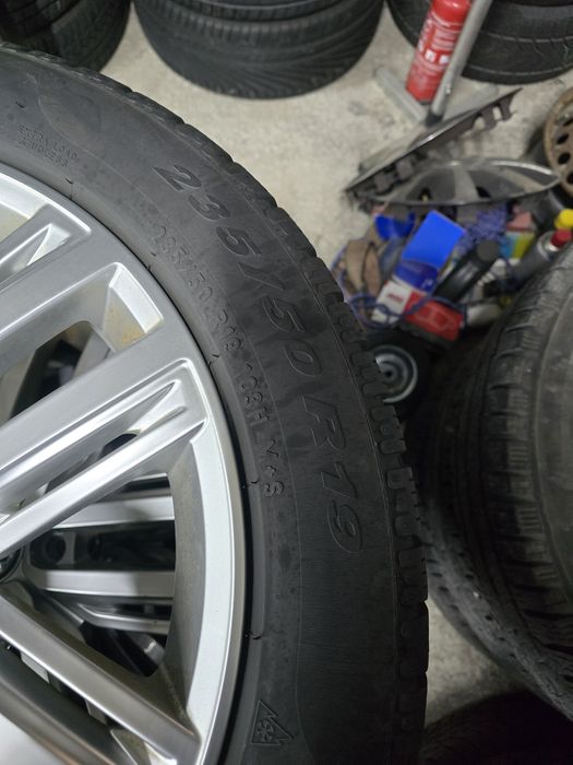 4 Броя Гуми 235/50/19 Pirelli 2x6,8mm 2x5mm