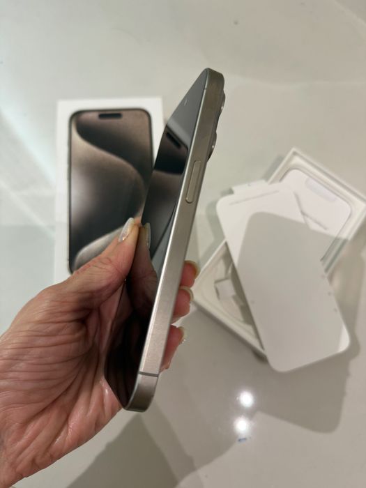 Apple iPhone 15 Pro 256GB Natural Titanium