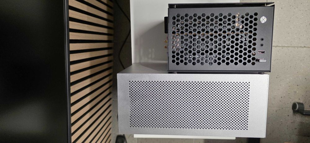 PC Mini-ITX Premium (7.6L) - Ryzen 7 7745HX / RTX 5060 Ti 16GB / 32GB DDR5 / 1TB Gen4