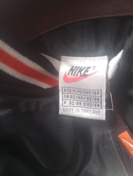 НОВАЯ ветровка "NIKE" ОРИГИНАЛ(НЕ Бишкек,цеховой).разм 52-56 .Ц 140$
