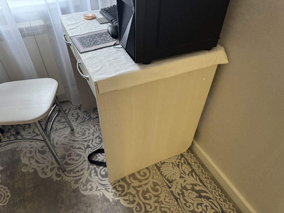 Продается стол письменный