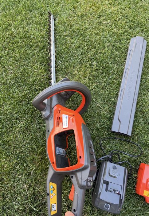 Акумулаторен храсторез Husqvarna 215iHD45, 36 V, 2 Ah, 45 см, с батерия и зарядно
