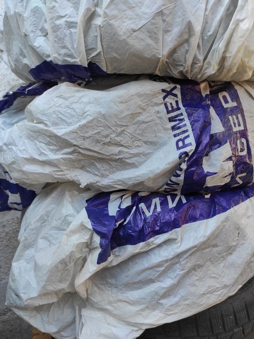 Продава автомобилни гуми 17 цола ,гумите са със 8 ММ грайфер запазени