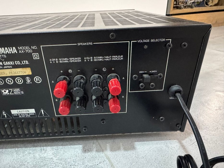 vand amplificator/statie YAMAHA AX-700 600W (sistem audio,muzica,casa)