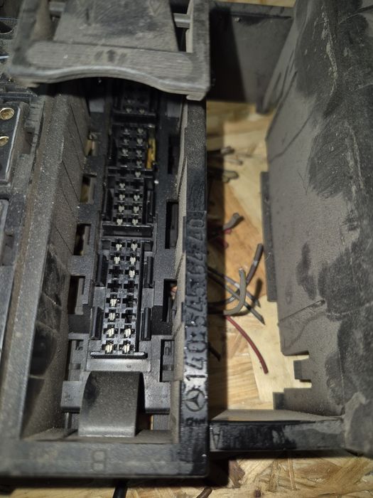Блок от предохранителя Mercedes W140