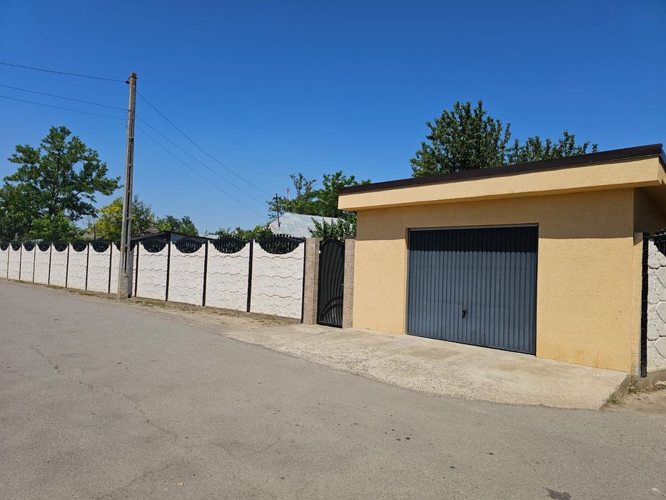Vând casă + mașină comuna Oancea/ schimb cu apartament în județul Galați!Teren de 1900m2