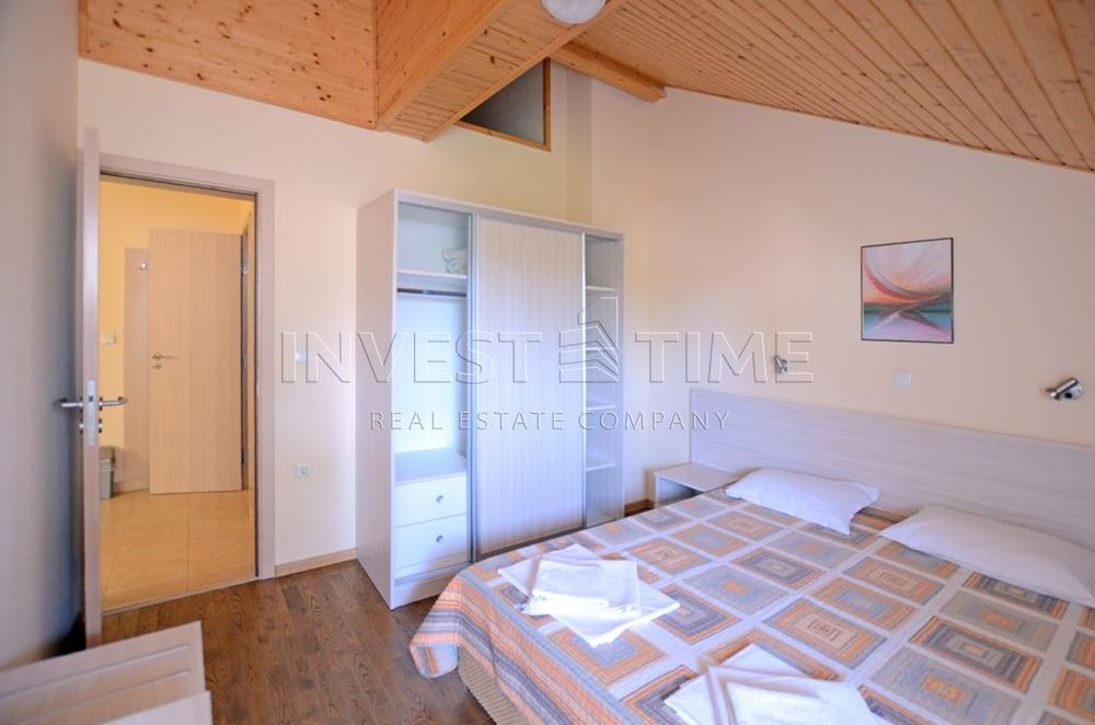 Голям тристаен апартамент в центъра на с. Кранево