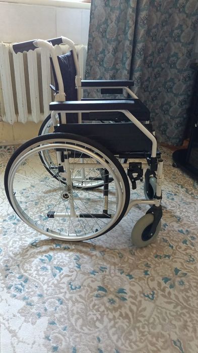 Продам инвалидную коляску
