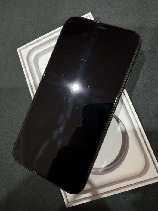 Продам айфон 11 на 64гб