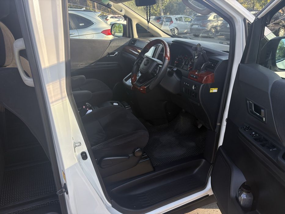 Продам Toyota Alphard