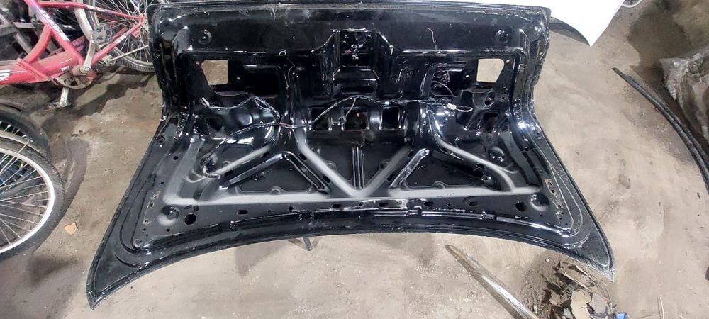 Продам крышка багажника