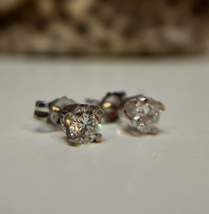 Серьги гвоздики бриллиантовые