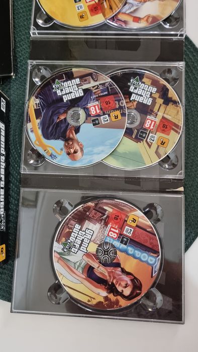 Joc colecție GTA 5 full pack ptr. PC impecabil ca nou  + cod