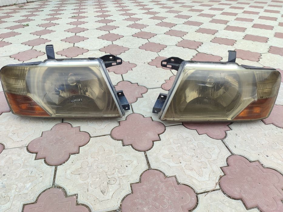 Продам фары Паджеро 3