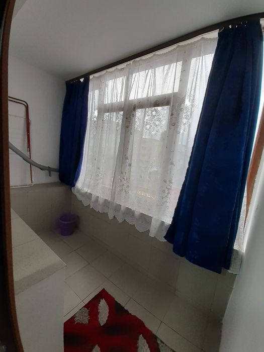 Închiriez garsoniera