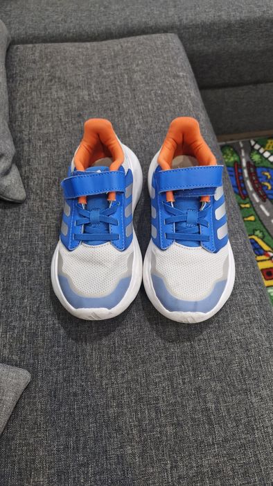 Adidasi adidas mărimea 32